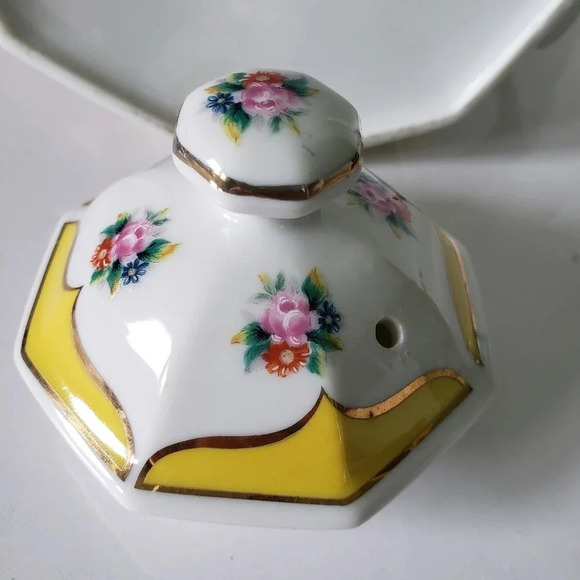 Vintage Porcelain Teapot Yellow/White in Canton Rose Pattern. - Picture 4 of 12